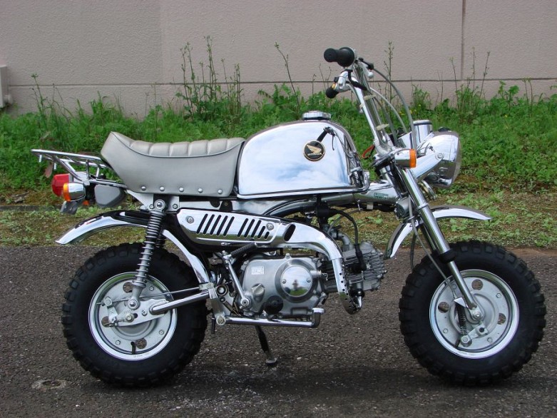 Comparaison des motos Honda Monkey 125 2019 VS. Skyteam Gorilla 50 2019 Comparaison des motos Honda Monkey 125 2019 VS. Skyteam Gorilla 50 2019